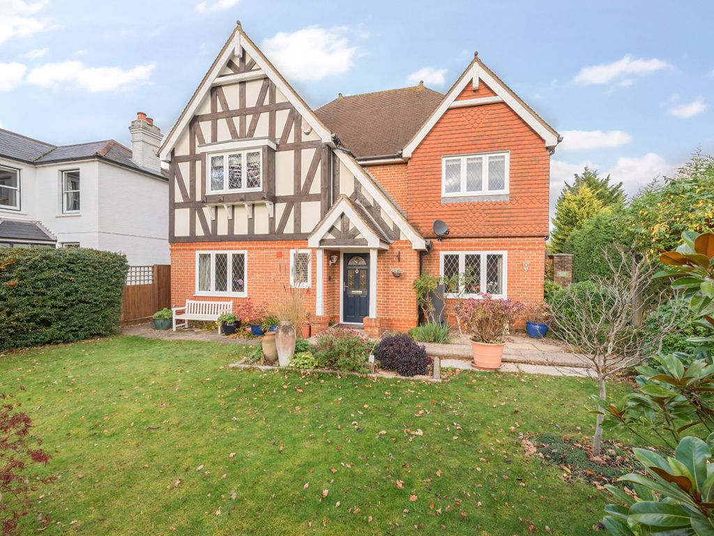 5 bed detached house for sale in Minoru Place, Binfield, Bracknell, Berkshire RG42, £1,050,000