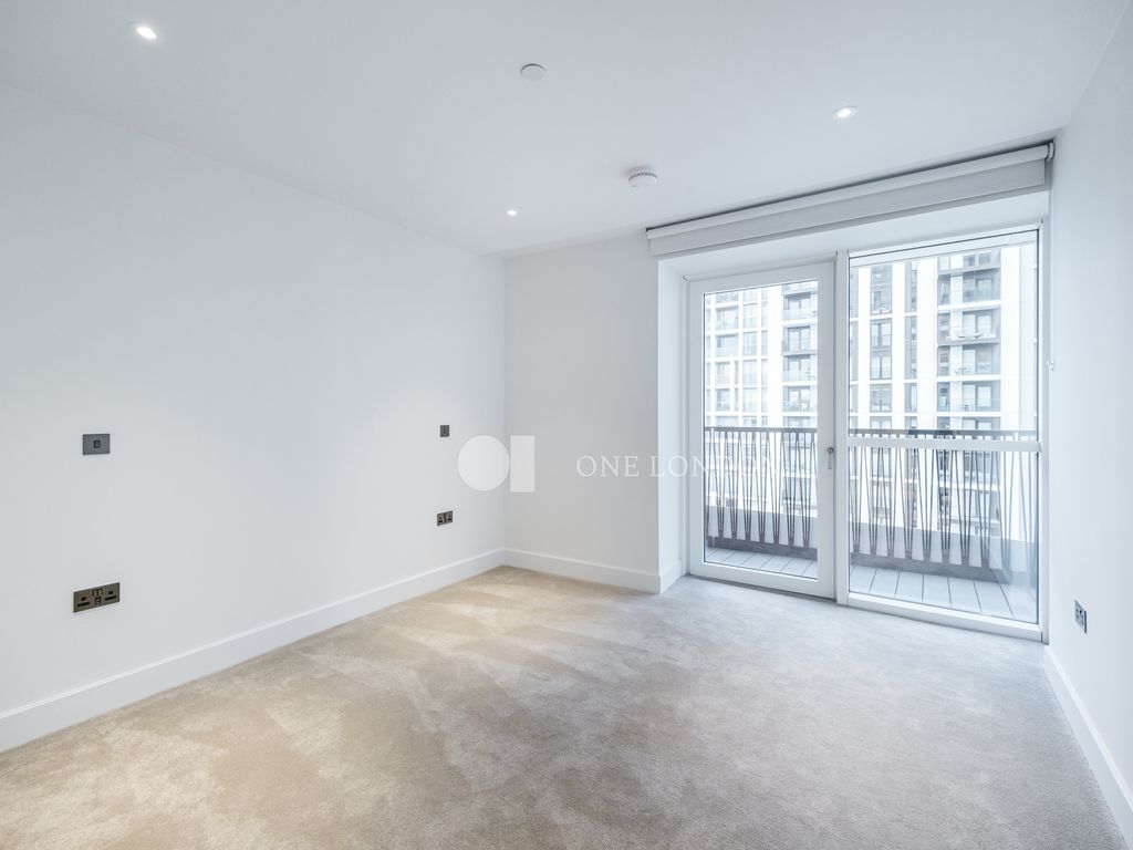 2 bed flat to rent in Cassini Tower, London W12, £3,650 pcm