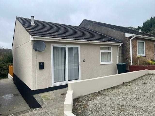 2 bed bungalow for sale in South View, Penryn TR10, £235,000