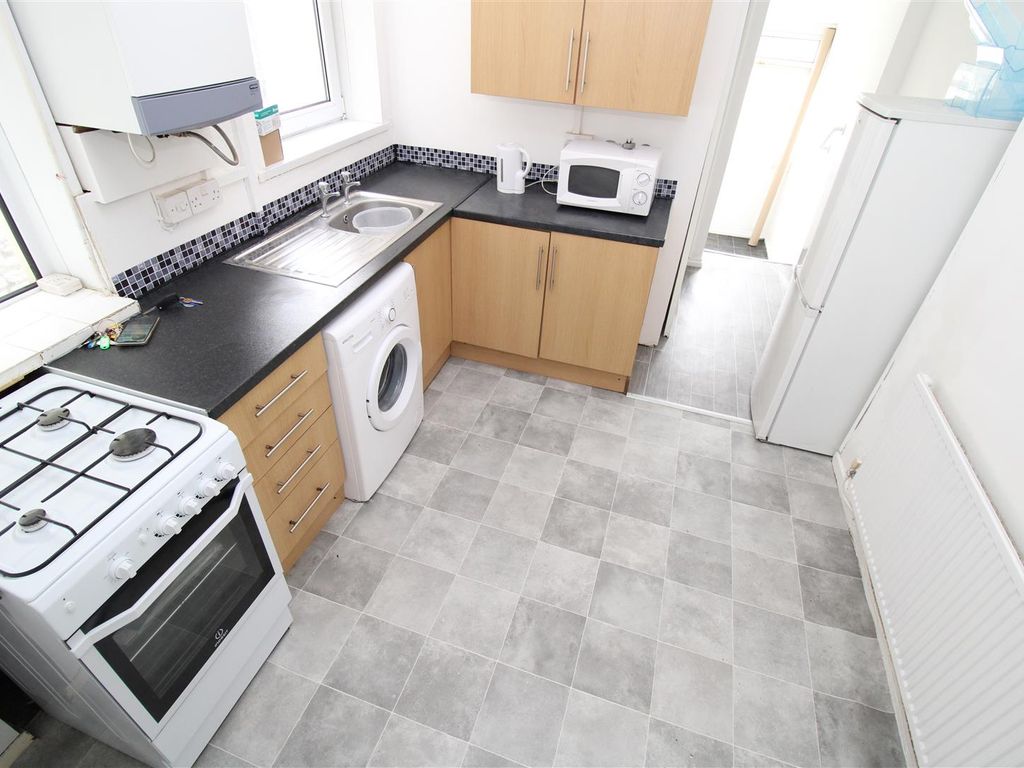 4 bed terraced house to rent in Queen Street, Treforest, Pontypridd CF37, £1,200 pcm