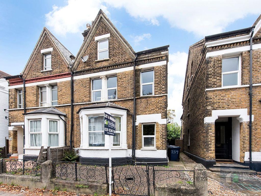 2 bed flat to rent in Ballards Lane, Finchley N3, £1,650 pcm
