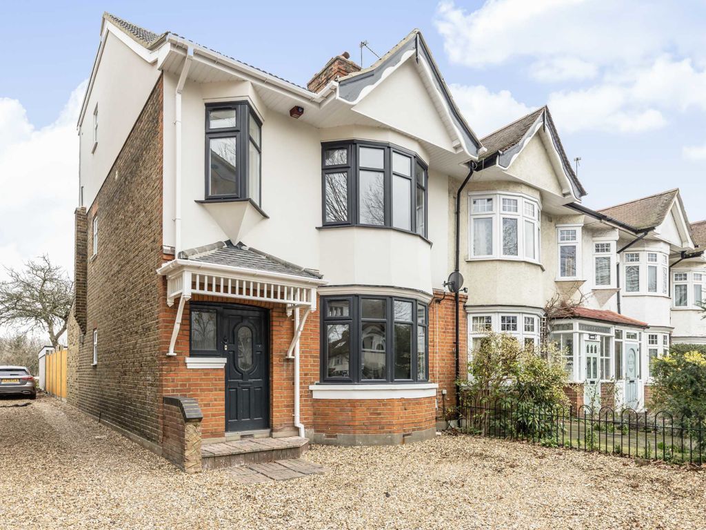 5 bed property for sale in Boston Manor Road, Brentford TW8, £1,100,000