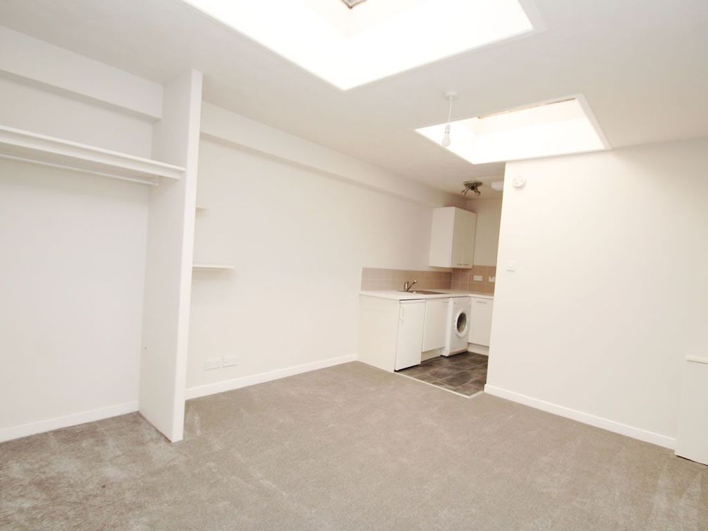 1 bed flat for sale in 3, Craig Lea Apartments, Falkirk FK20Dp FK2, £20,000