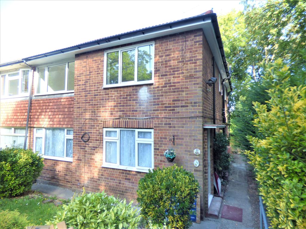 2 bed maisonette for sale in Guildford Road, Great Bookham, Bookham, Leatherhead KT23, £304,950