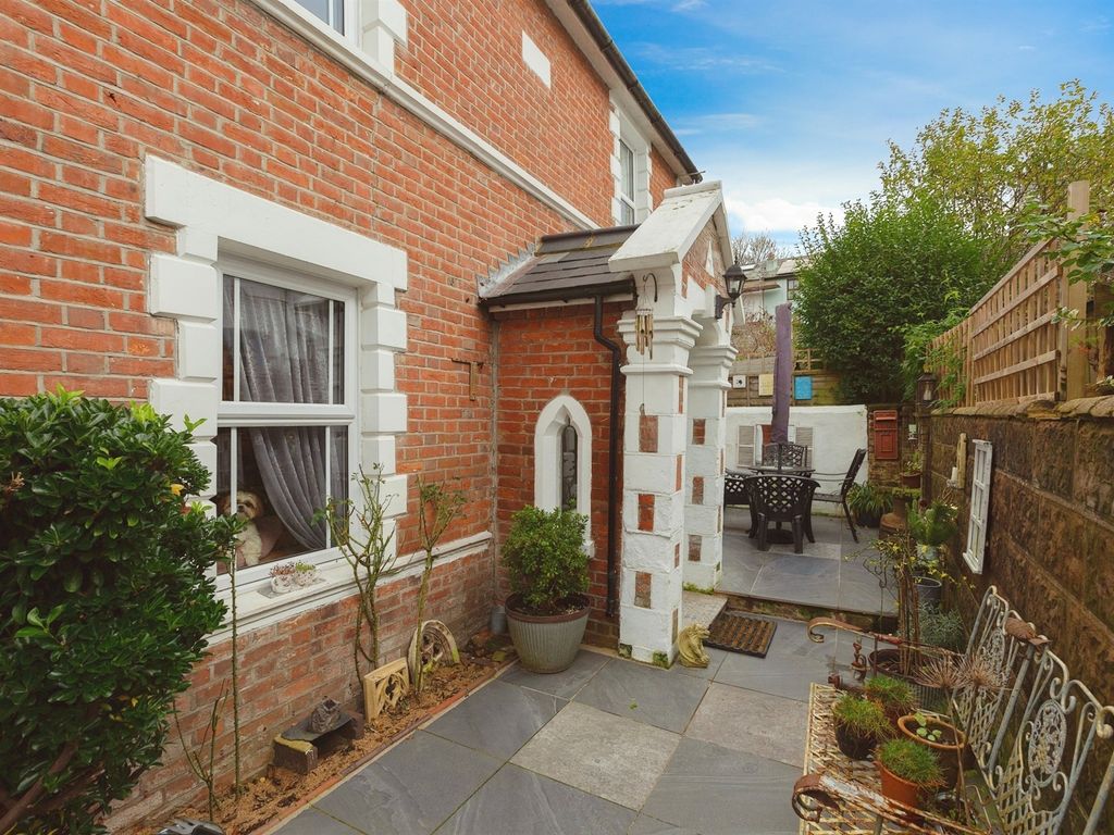 2 bed property for sale in Apsley Street, Tunbridge Wells TN4, £400,000