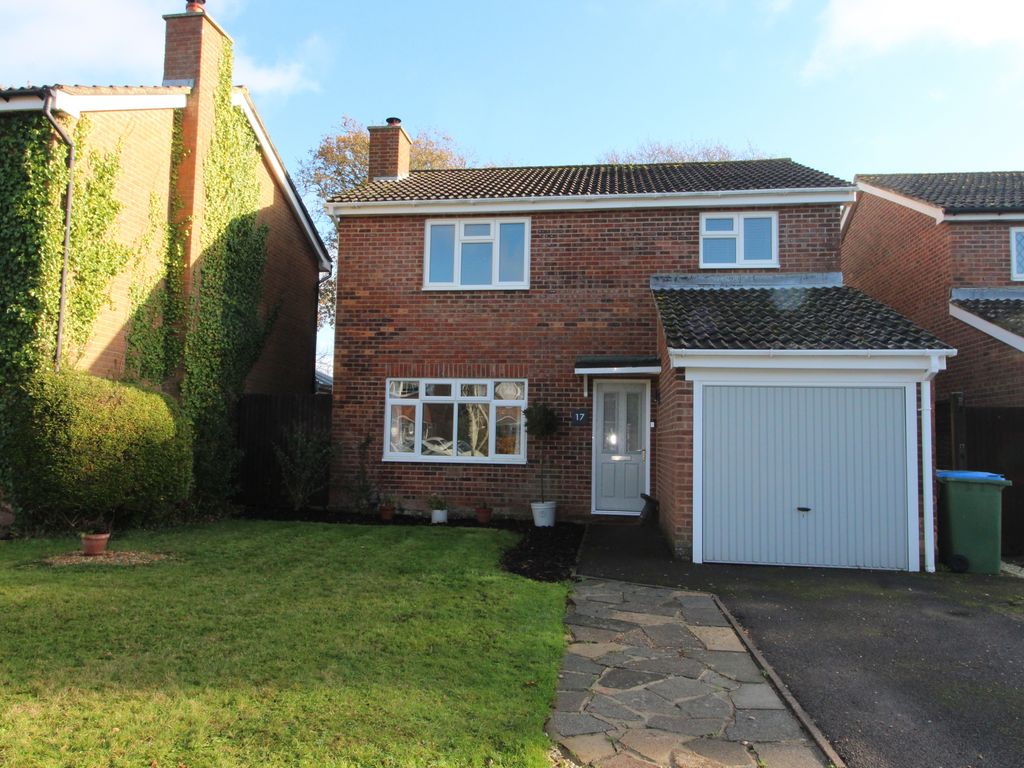 4 bed detached house to rent in Ennerdale Road, Stubbington, Fareham, Hampshire PO14, £2,000 pcm