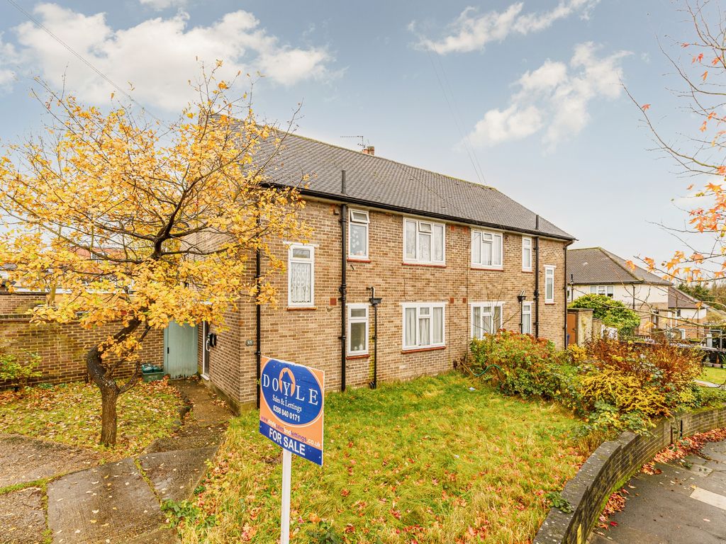 1 bed maisonette for sale in Gifford Gardens, Hanwell W7, £335,000