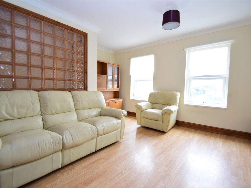 4 bed flat to rent in High Street, Gateshead NE8, £1,300 pcm