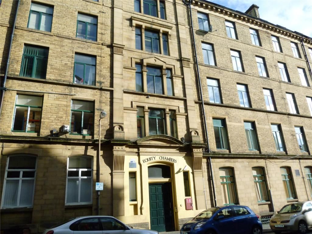1 bed flat for sale in Piccadilly, Bradford BD1, £40,000