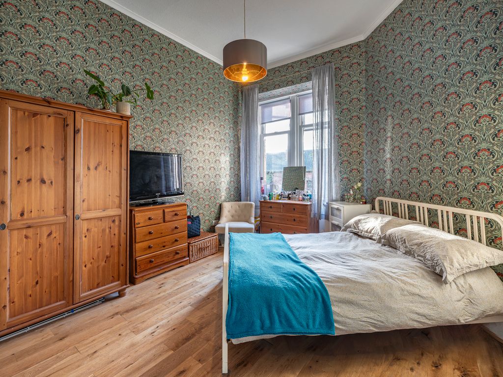 2 bed flat for sale in Dundrennan Road, Battlefield, Glasgow G42, £175,000