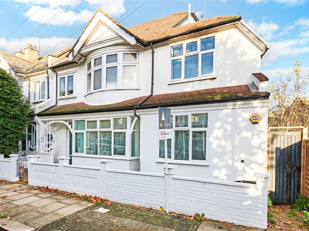 2 bed flat for sale in Woodnook Road, Furzedown SW16, £549,950