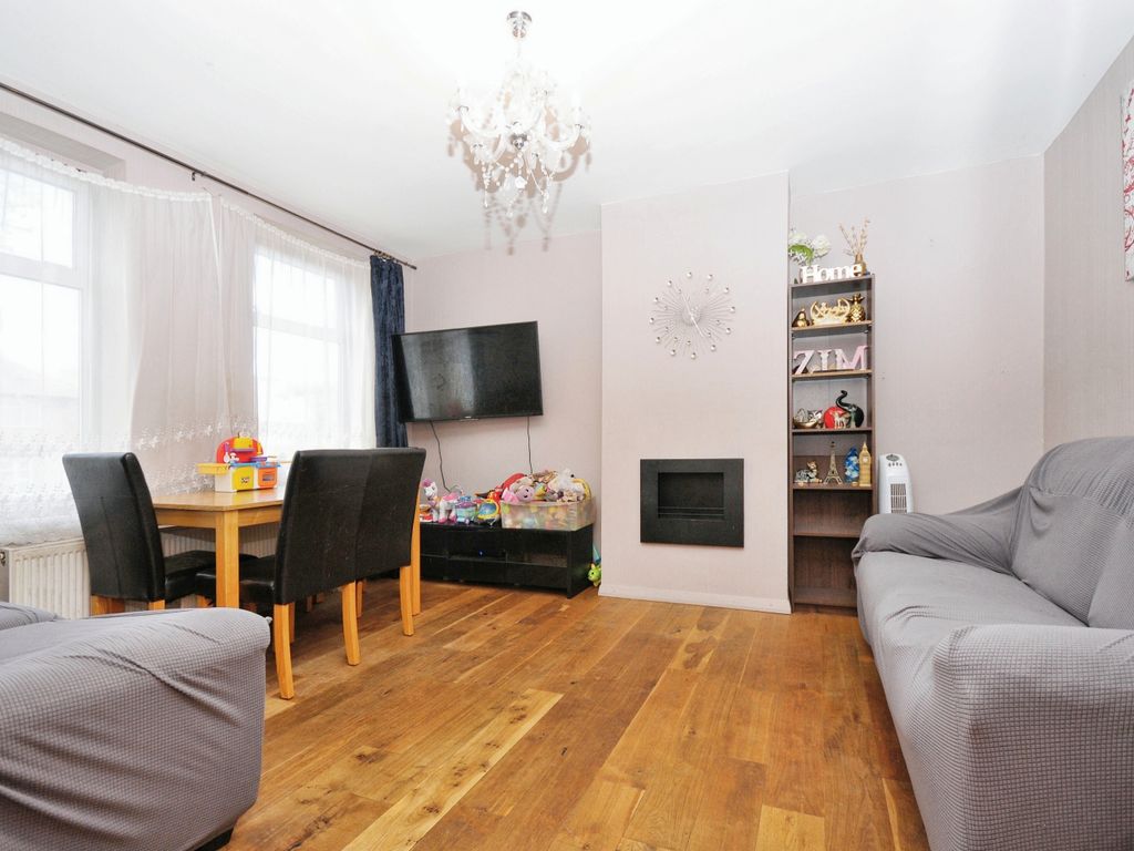 3 bed terraced house for sale in Beaconsfield Road, London SE9, £365,000