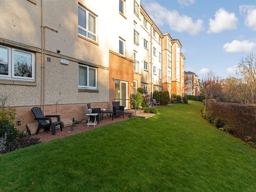 2 bed flat for sale in Loch Place, Bridge Of Weir PA11, £160,000