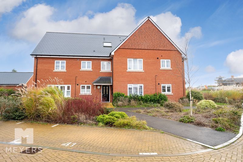 2 bed flat for sale in Narrowleaf Drive, Ringwood BH24, £270,000