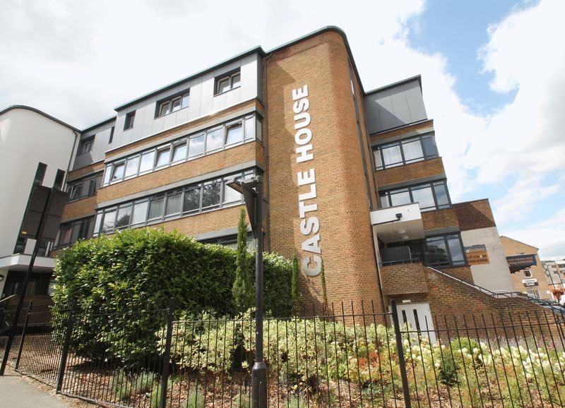 1 bed flat for sale in Desborough Road, High Wycombe HP11, £179,950