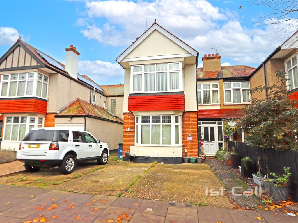 2 bed flat for sale in Kensington Road, Southend-On-Sea SS1, £280,000