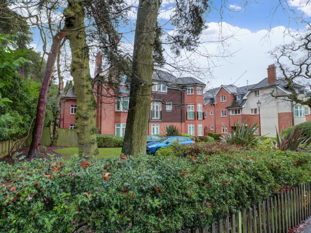2 bed flat for sale in Chatsworth House, Chepstow Place, Sutton Coldfield B74, £260,000