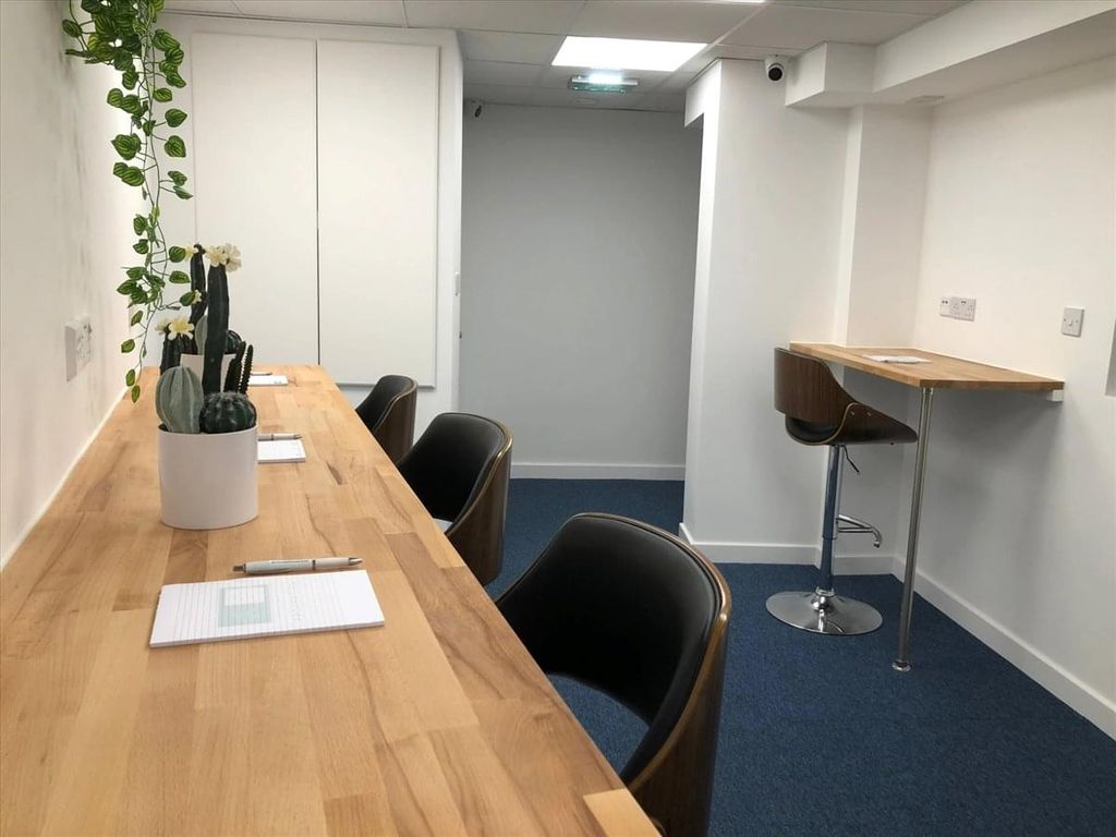 Serviced office to let in 109-111 Fulham Palace Road, Lower Ground Floor Office, Hammersmith, London W6, £3,000 pa
