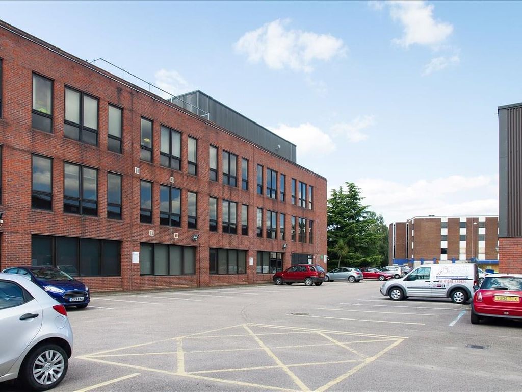 Serviced office to let in Old Brighton Road, Lowfield Heath, Southpoint, Crawley RH11, £2,160 pa