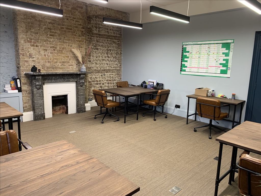Serviced office to let in 83 Queens Road, Brighton BN1, £4,200 pa