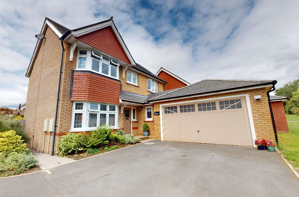 4 bed detached house for sale in Highfield Rise, Trelewis, Treharris CF46, £400,000