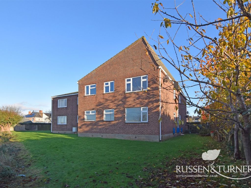 2 bed flat for sale in Orchard Court, King's Lynn PE30, £110,000