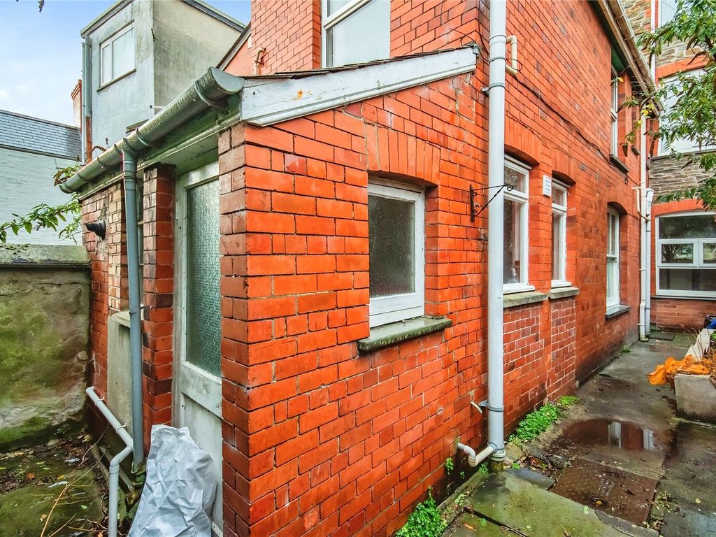 2 bed flat for sale in Portland Street, Aberystwyth, Ceredigion SY23, £160,000