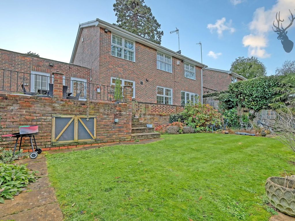 4 bed detached house for sale in Hazelwood, Loughton IG10, £1,100,000