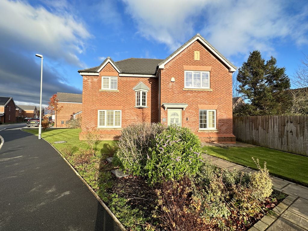 4 bed detached house for sale in Goldfinch Drive, Clifton PR4, £369,995