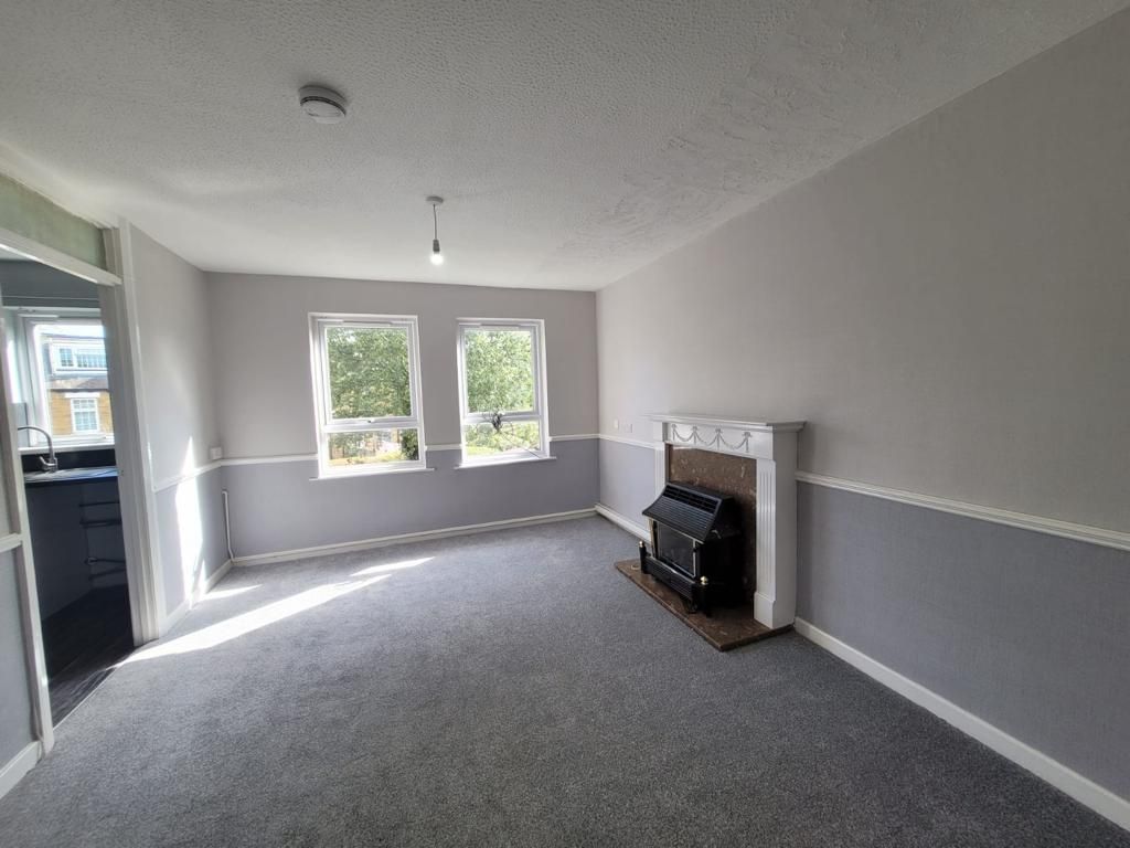 2 bed flat for sale in Montague Street, Bradford BD5, £79,500