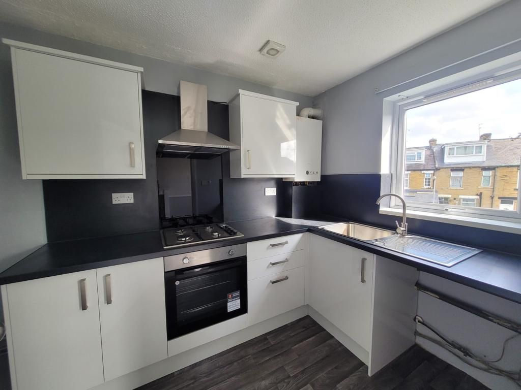 2 bed flat for sale in Montague Street, Bradford BD5, £79,500