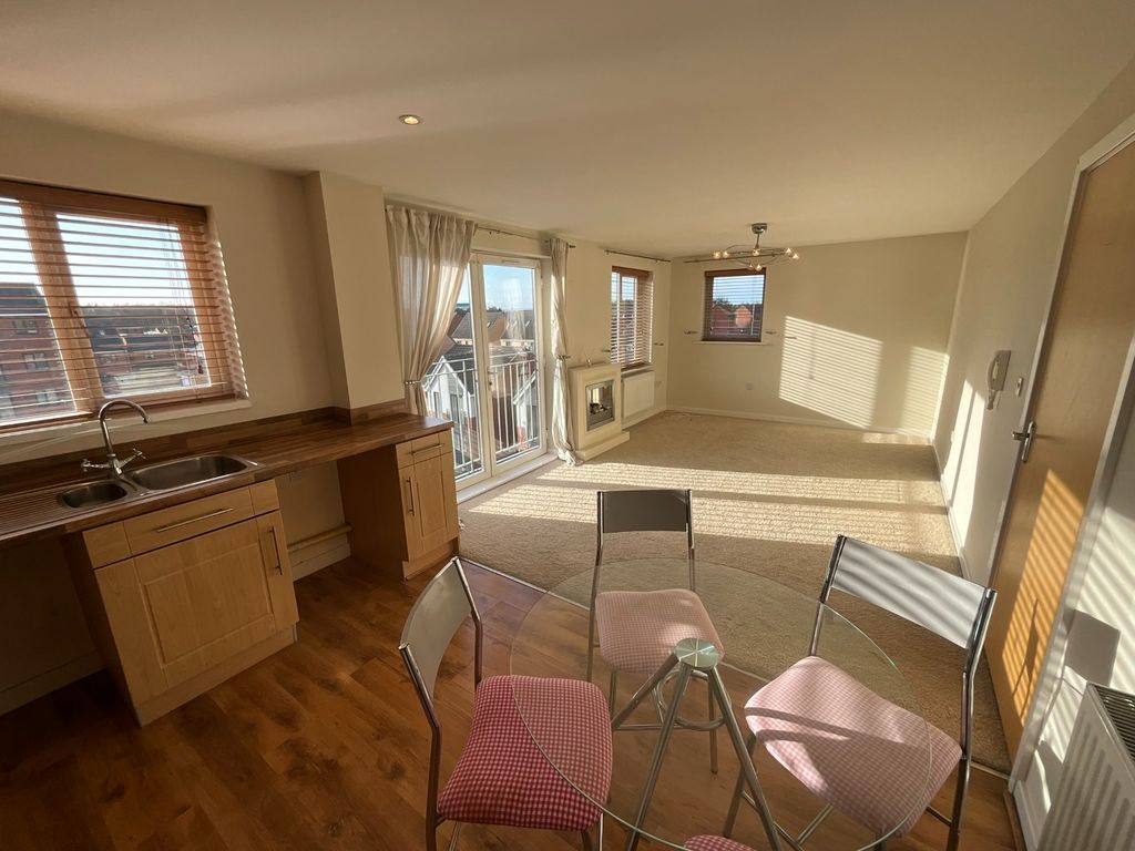 2 bed flat for sale in Hebburn, Tyne And Wear, Hebburn, Tyne And Wear NE31, £80,000