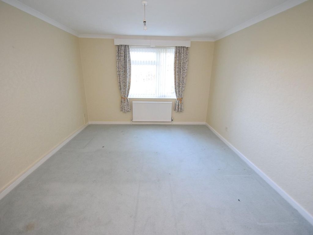 3 bed flat for sale in Grange Court, Grange Road, Eastbourne BN21, £350,000