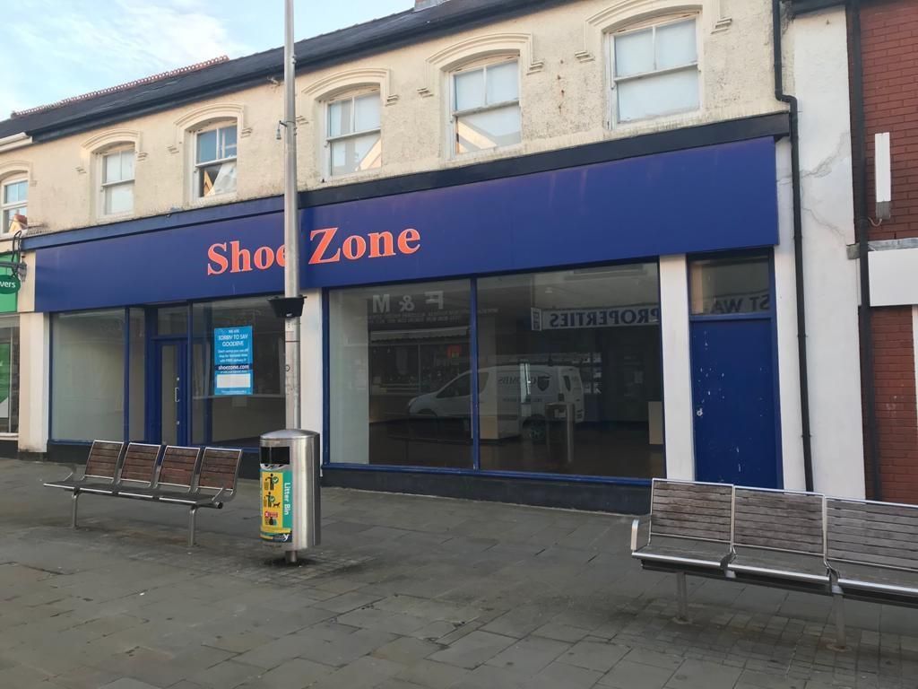 Retail premises to let in Quay Street, Ammanford SA18, £9,600 pa