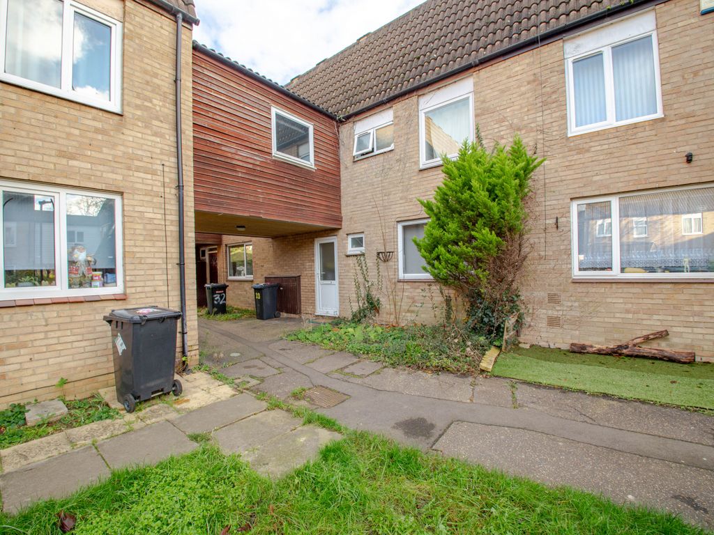 4 bed terraced house to rent in Wheatdole, Orton Goldhay, Peterborough PE2, £1,100 pcm