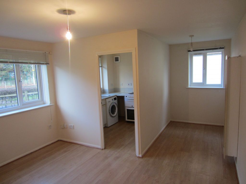 Studio to rent in Scammell Way, Watford WD18, £950 pcm