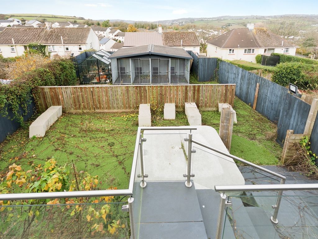 4 bed end terrace house for sale in Avon Road, Torquay TQ2, £300,000
