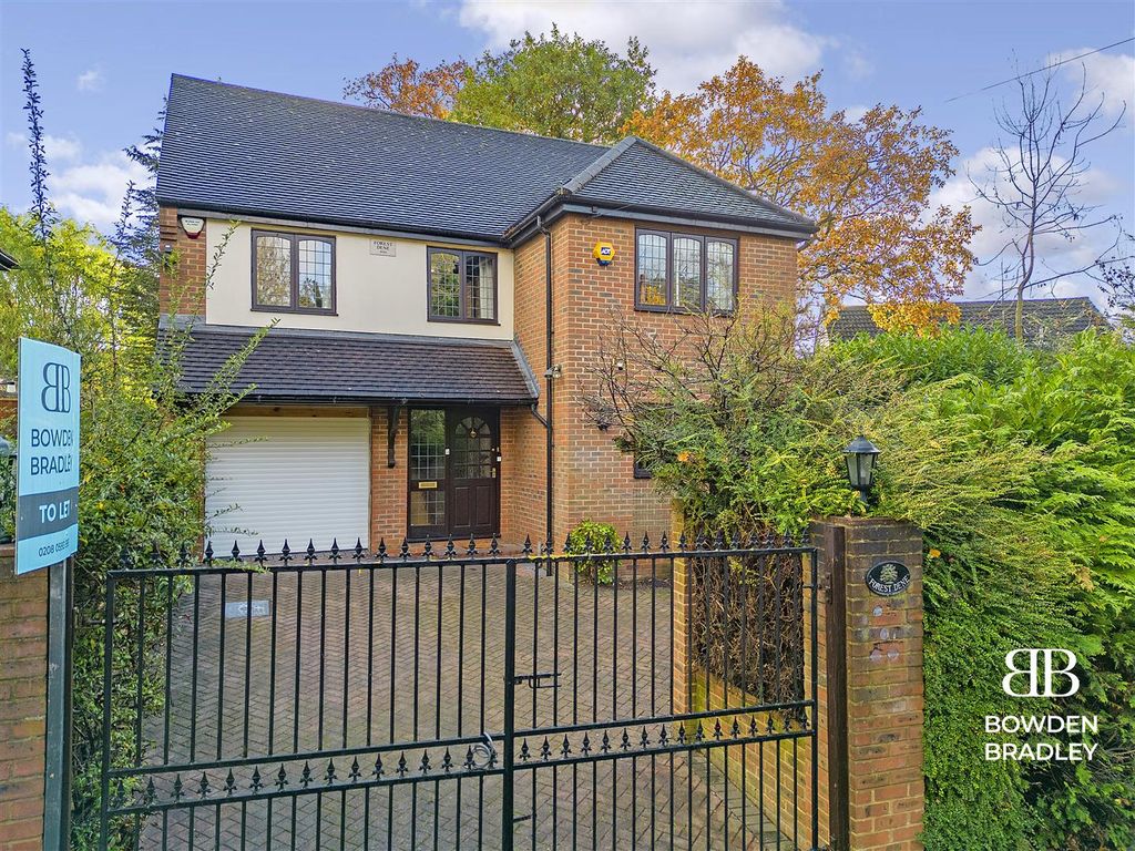 4 bed detached house to rent in Forest Terrace, High Road, Chigwell IG7, £2,500 pcm
