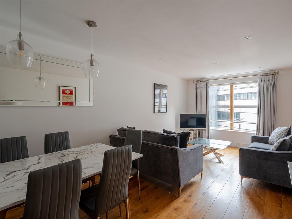 2 bed flat to rent in London House, Aldersgate Street, London EC1A, £3,012 pcm