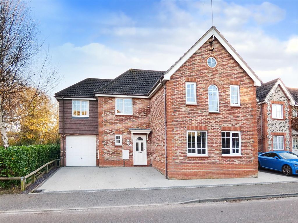 5 bed detached house for sale in Columbine Way, Littlehampton BN17, £595,000