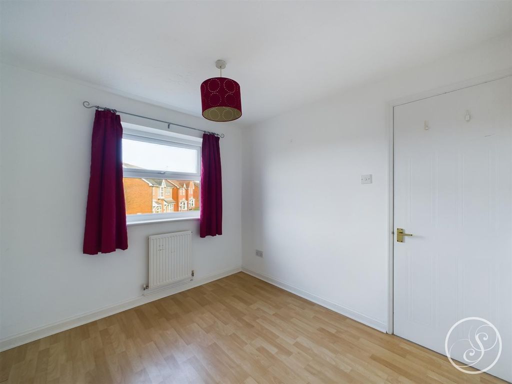 3 bed town house for sale in Silkstone Court, Leeds LS15, £245,000