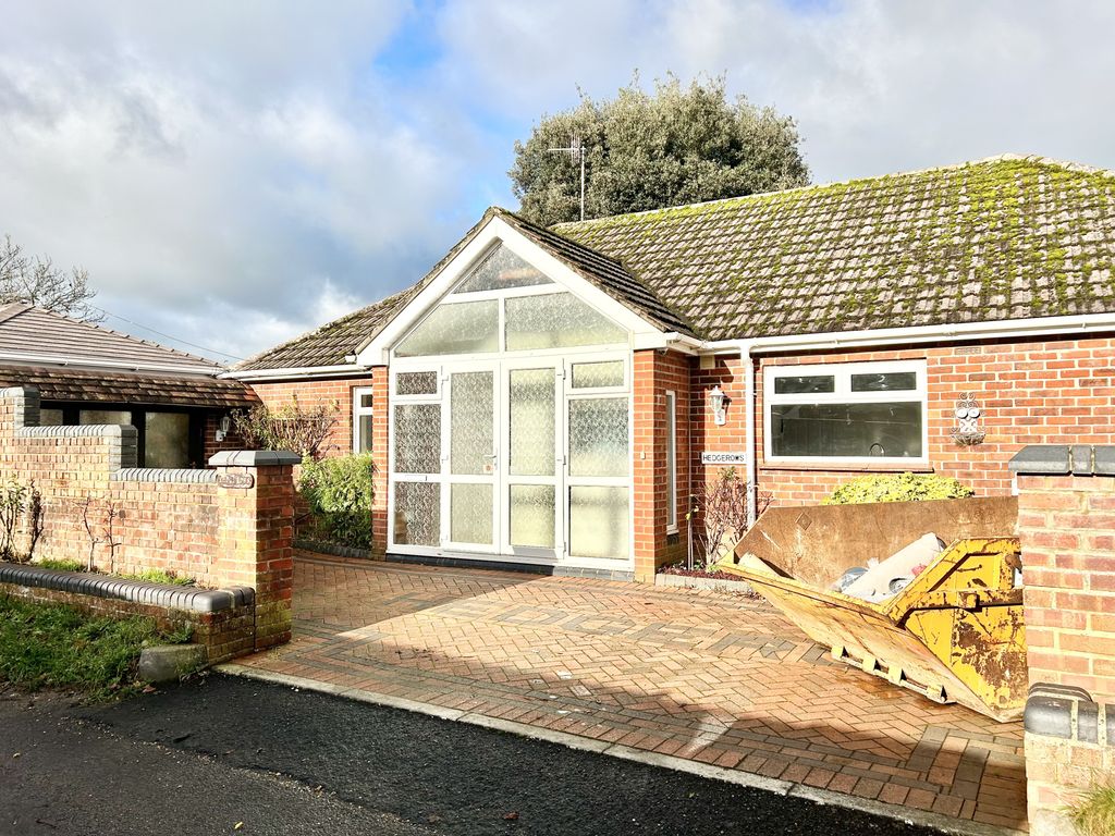 2 bed bungalow to rent in Gypsy Lane, Waterlooville PO8, £1,550 pcm