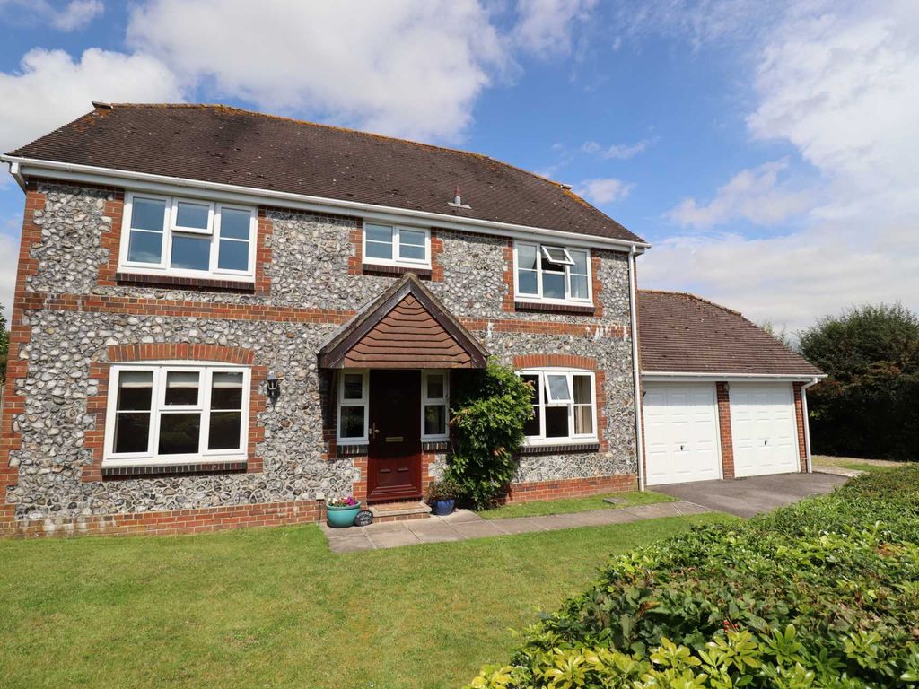 5 bed detached house to rent in Available 6 Months, Marlborough SN8, £2,200 pcm