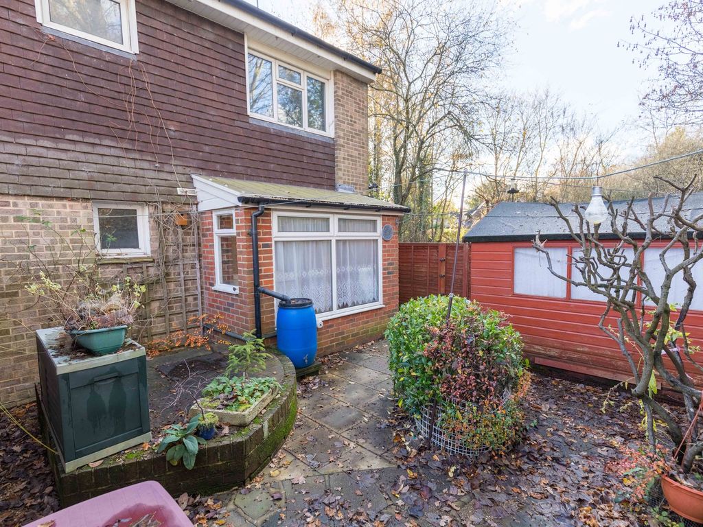 3 bed end terrace house for sale in Lingfield Common Road, Lingfield RH7, £325,000