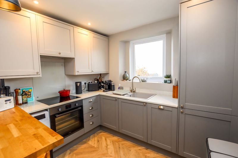 2 bed flat for sale in Herbert Road, Clevedon BS21, £259,950