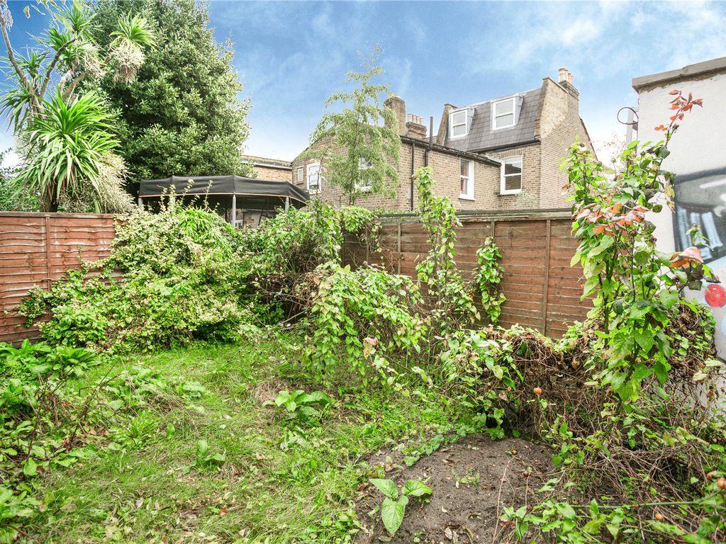 3 bed property for sale in Duke Road, Turnham Green W4, £900,000