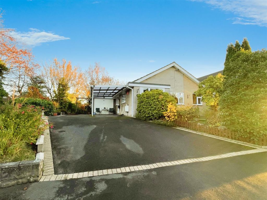 3 bed detached bungalow for sale in Dovedale Close, Congleton CW12, £325,000