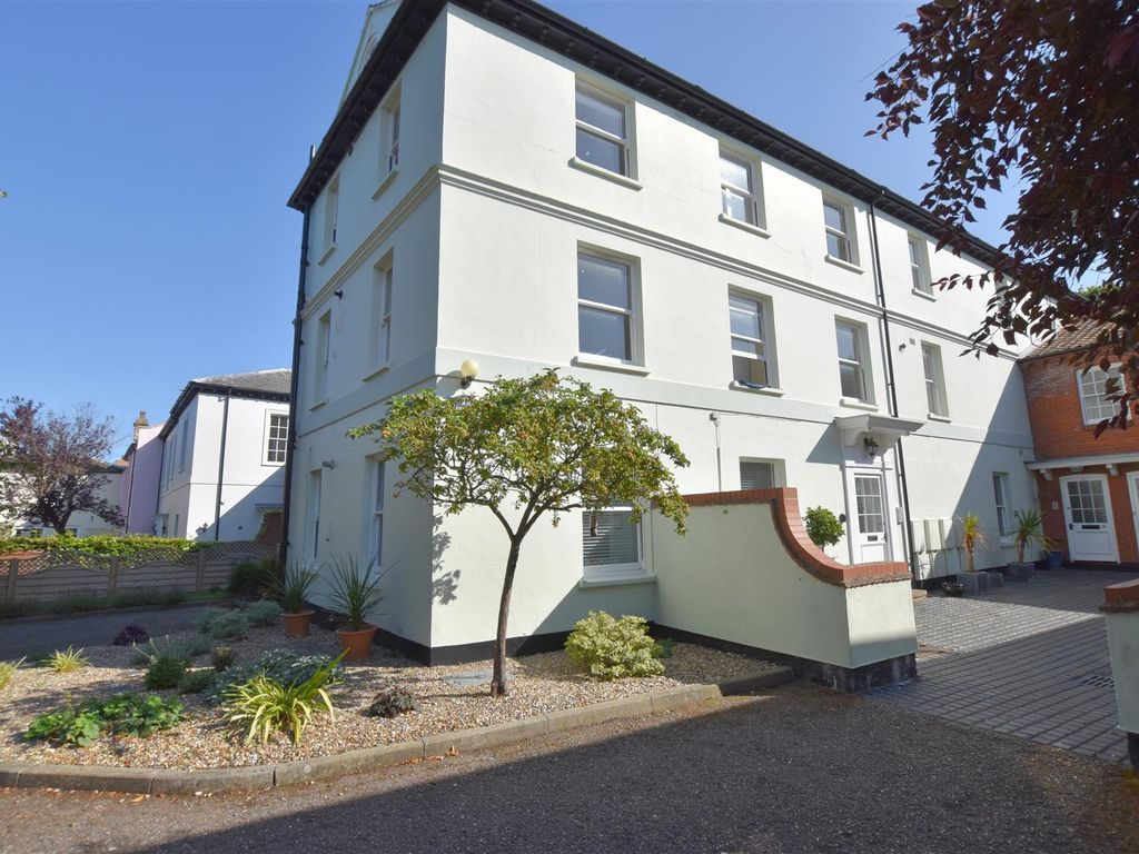 1 bed flat for sale in Richmond Court Gardens, Colne Road, Cromer NR27, £160,000