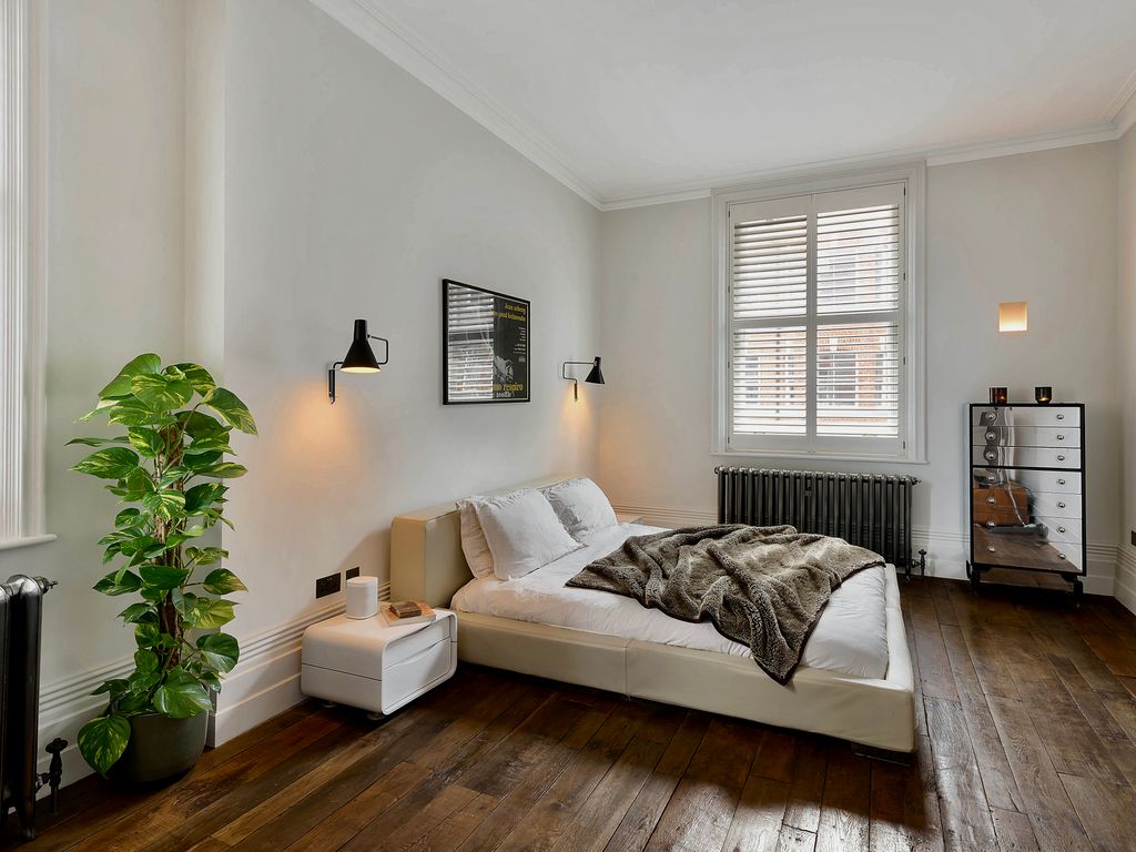 3 bed flat for sale in Cheyne Walk, London SW3, £6,500,000