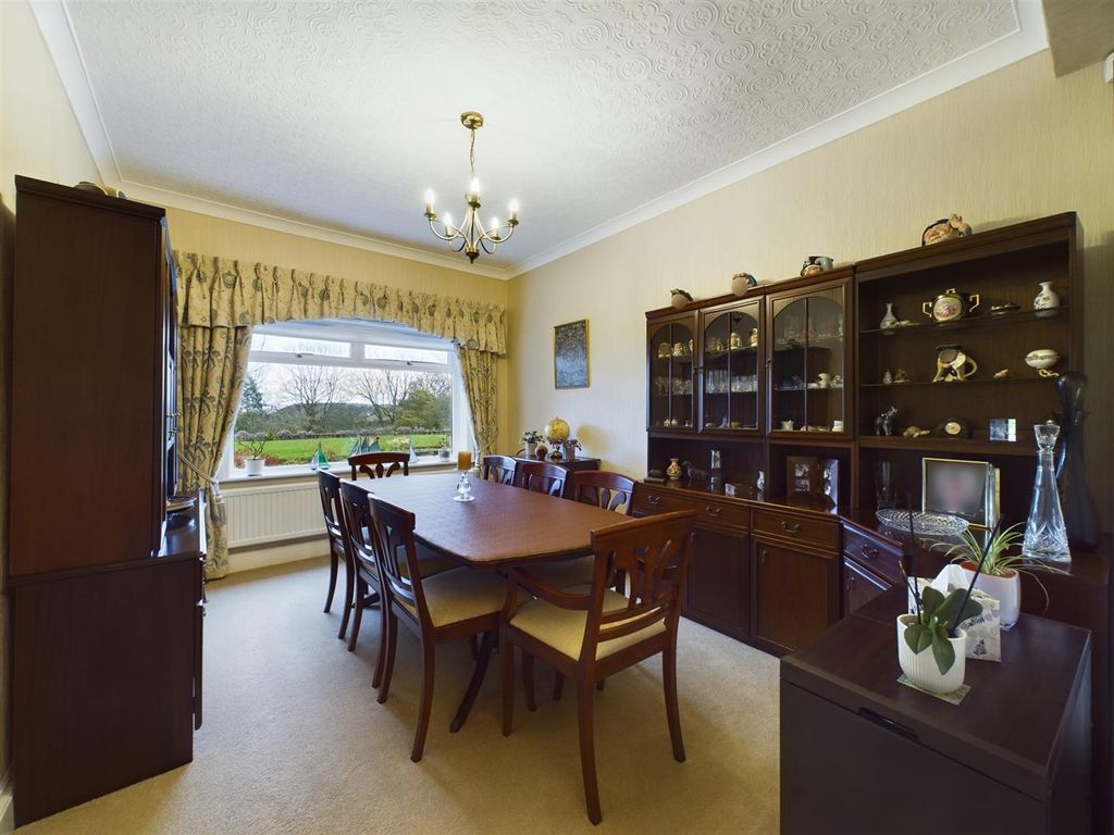 3 bed flat for sale in Deepdale Avenue, Scarborough YO11, £350,000